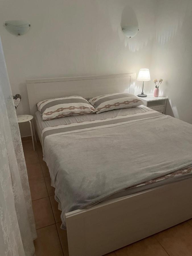 Pinezici Apartman Niccole מראה חיצוני תמונה